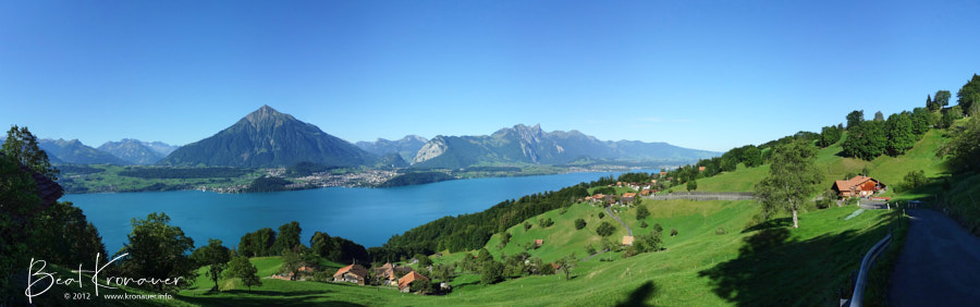 Panoramaaufnahme auf Sigriswil, den Thunersee und den Niesen