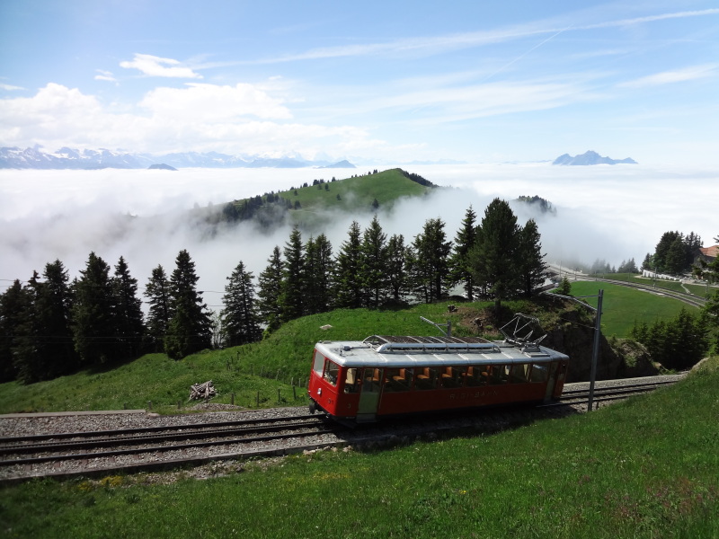 Zahnradbahn Vitznau-Rigi Kulm beim Staffel