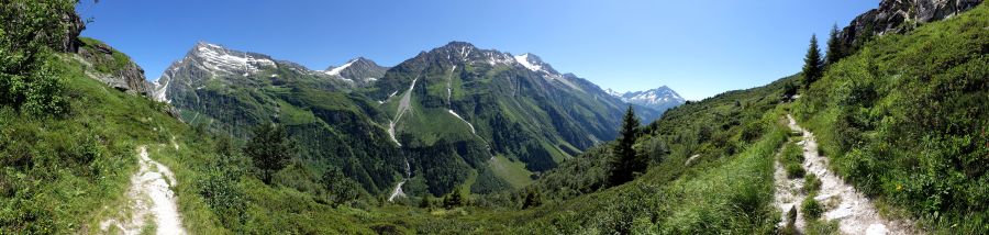 Panoramaaufnahme vom Düssistock beim Tritt im Maderanertal