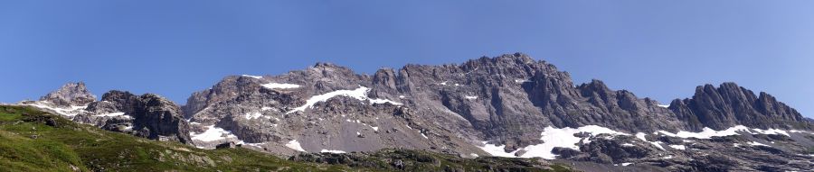 Panoramaaufnahme der Windgällen mit der Windgällenhütte AACZ im Maderanertal