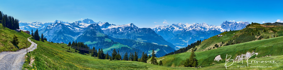 Panoramaaufnahme vom Biel in Richtung Gross Windgällen und Bälmeten