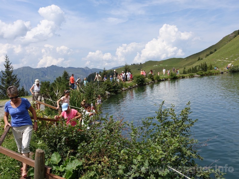 Kitzelpfad am Härzlisee bei der Brunnihütte